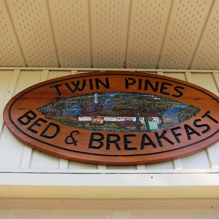 Twin Pines Bed And Breakfast Питърбъро Екстериор снимка