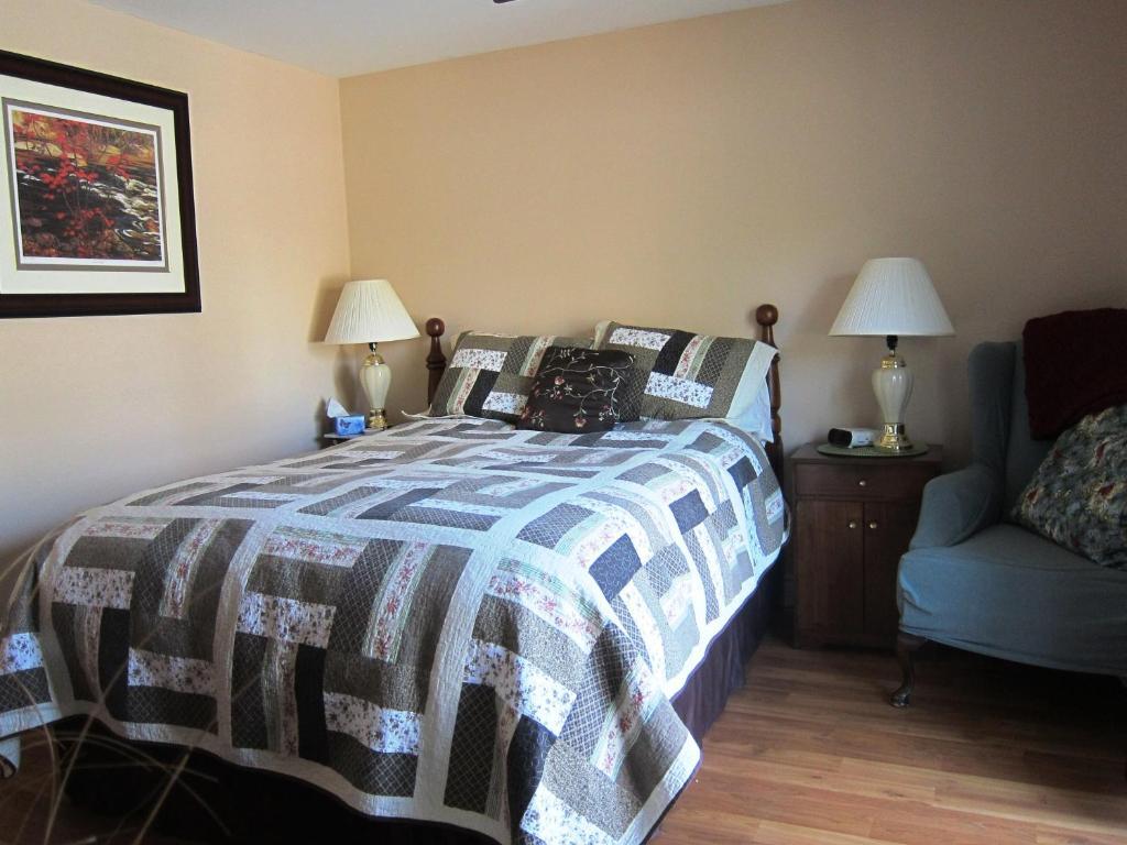 Twin Pines Bed And Breakfast Питърбъро Екстериор снимка