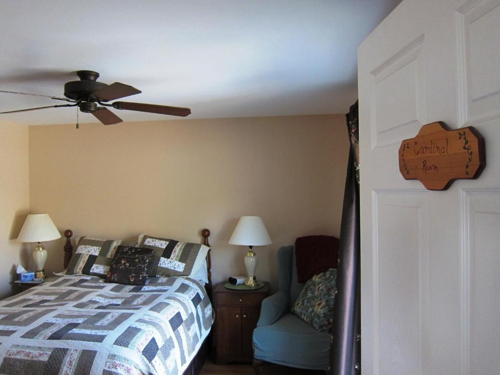 Twin Pines Bed And Breakfast Питърбъро Екстериор снимка