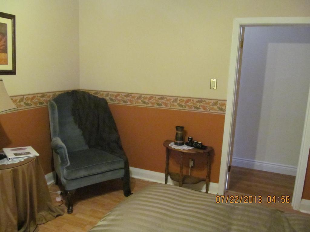 Twin Pines Bed And Breakfast Питърбъро Стая снимка