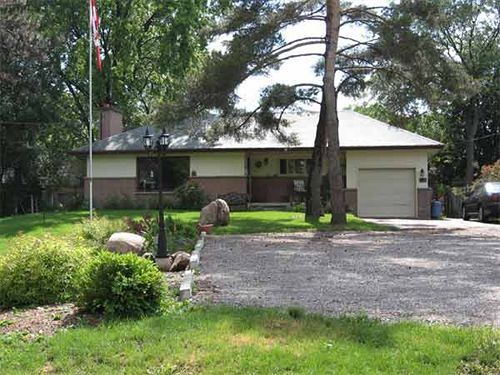 Twin Pines Bed And Breakfast Питърбъро Екстериор снимка