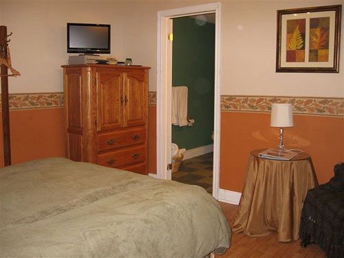 Twin Pines Bed And Breakfast Питърбъро Екстериор снимка